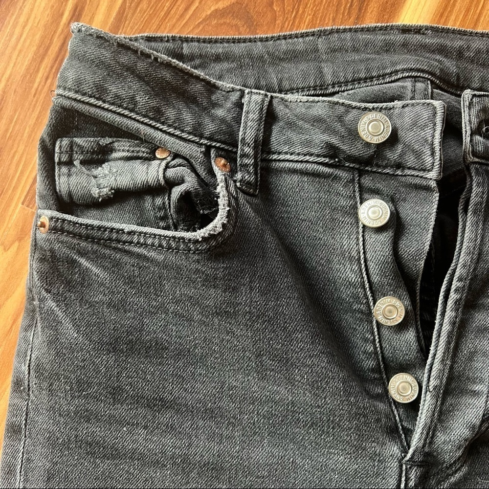 H&M black vintage high rise ripped jeans size 28 - Picture 2 of 5